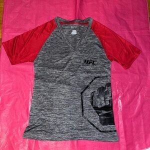UFC Raglan pocket tee charcoal women’s size small